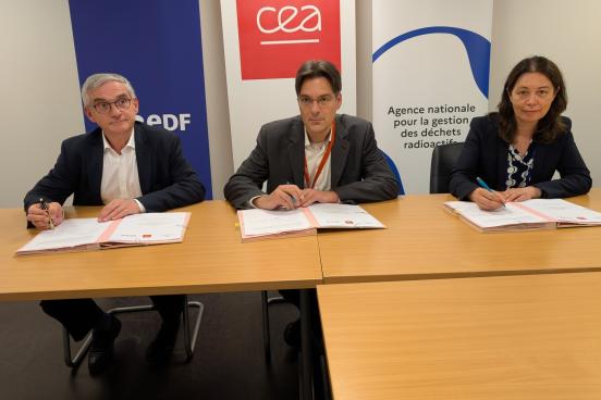 Signature d’une feuille de route commune en recherche et développement pour la période 20252030. Bernard Salha (directeur R&D du groupe EDF), Philippe Stohr (directeur de l’énergie nucléaire au CEA) et Lydie Evrard, directrice générale de l’Andra.